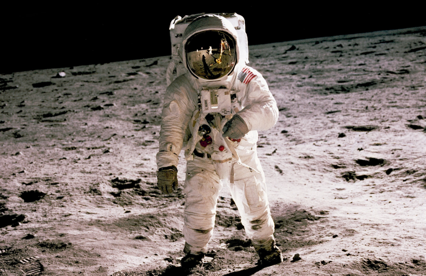 Astronaut on Moon